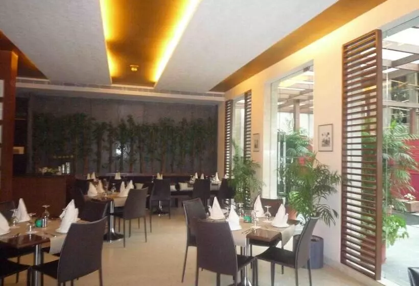 Udman Hotel Panchshila Park