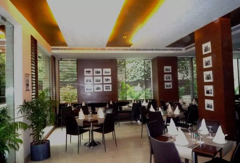 Udman Hotel Panchshila Park