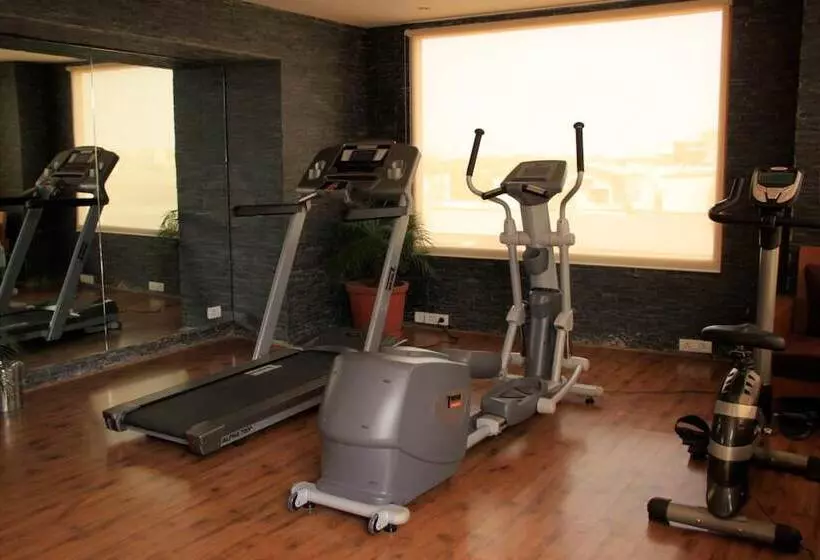 Udman Hotel Panchshila Park