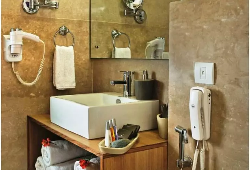 Udman Hotel Panchshila Park