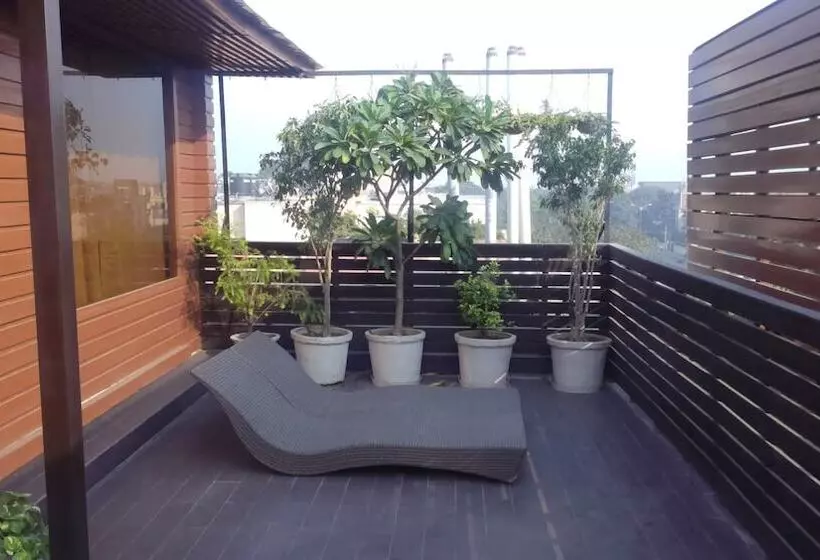 Udman Hotel Panchshila Park