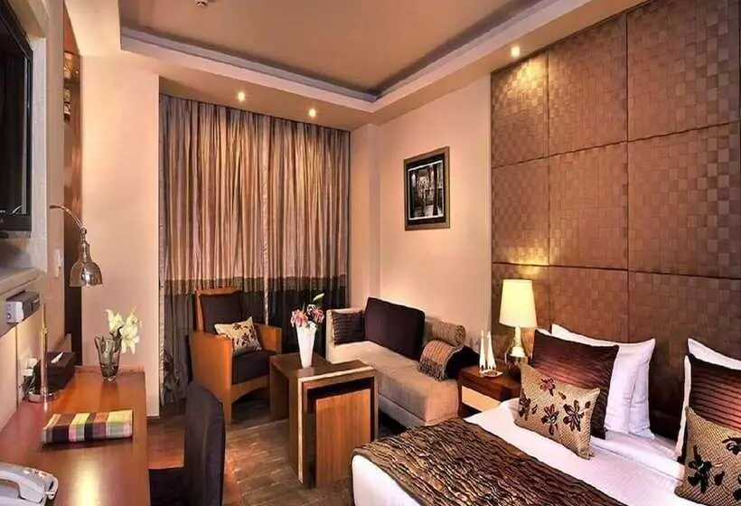 Udman Hotel Panchshila Park