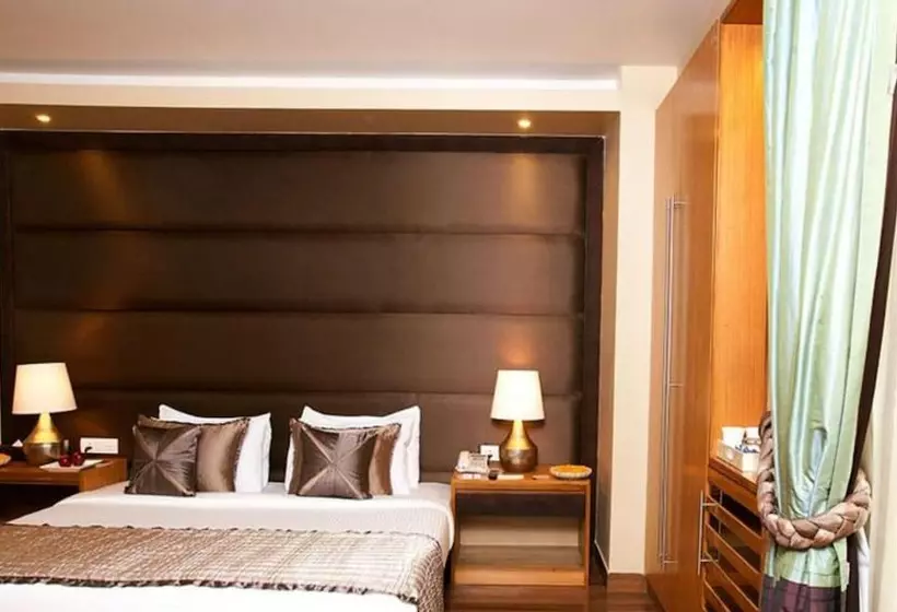 Udman Hotel Panchshila Park