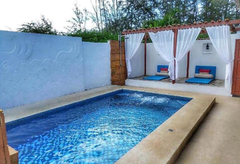 استراحتگاه Lawana Escape