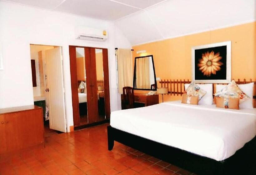 استراحتگاه Lawana Escape