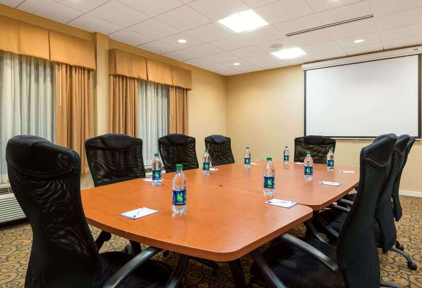 هتل Baymont By Wyndham Denver International Airport