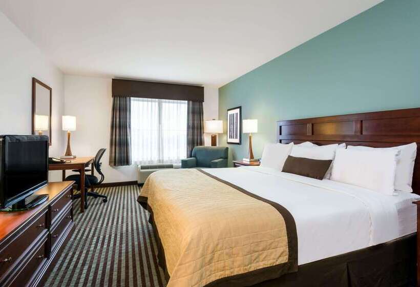 هتل Baymont By Wyndham Denver International Airport