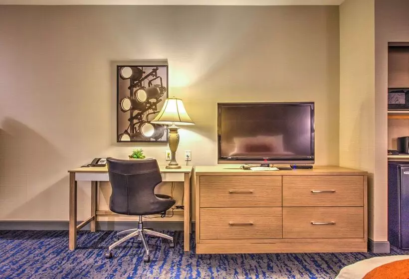 هتل Best Western Plus Media Center Inn & Suites