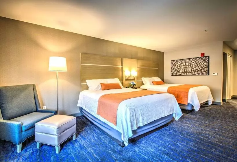 هتل Best Western Plus Media Center Inn & Suites