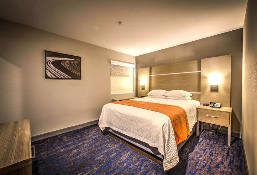 هتل Best Western Plus Media Center Inn & Suites