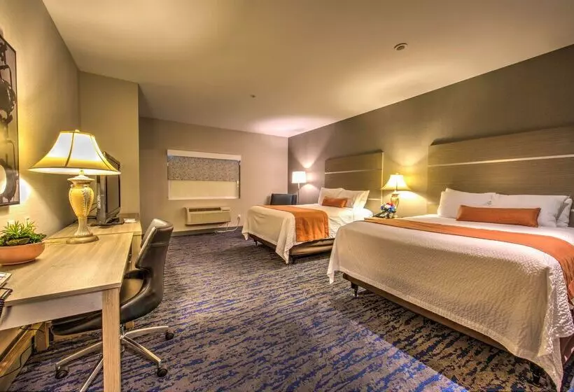 هتل Best Western Plus Media Center Inn & Suites