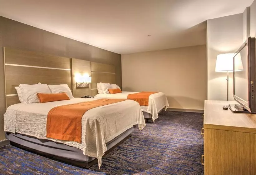 هتل Best Western Plus Media Center Inn & Suites