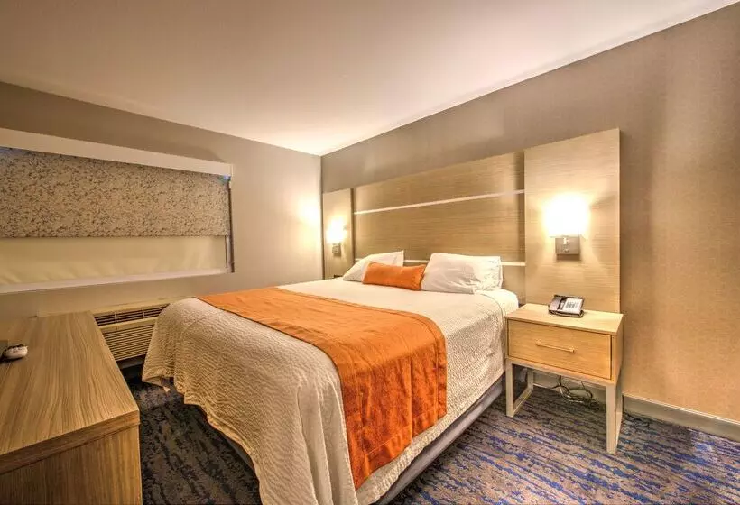 هتل Best Western Plus Media Center Inn & Suites