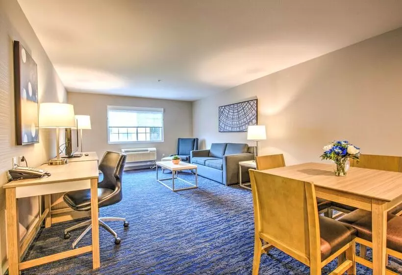 هتل Best Western Plus Media Center Inn & Suites