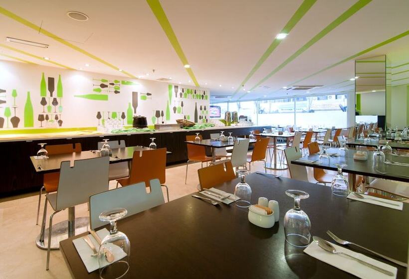 בית מלון כפרי Citin Masjid Jamek By Compass Hospitality