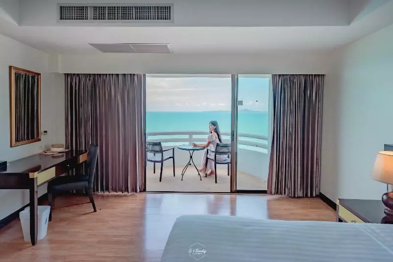 Отель D Varee Jomtien Beach Pattaya