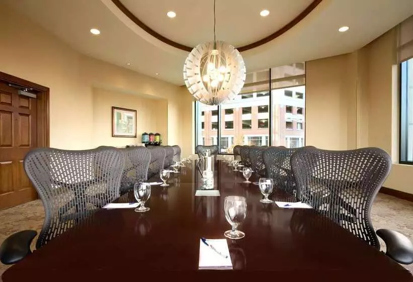 هتل Homewood Suites By Hilton Baltimore Inner Harbor