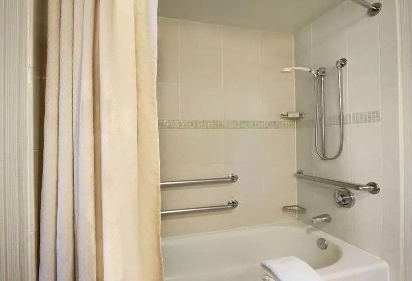 هتل Homewood Suites By Hilton Baltimore Inner Harbor