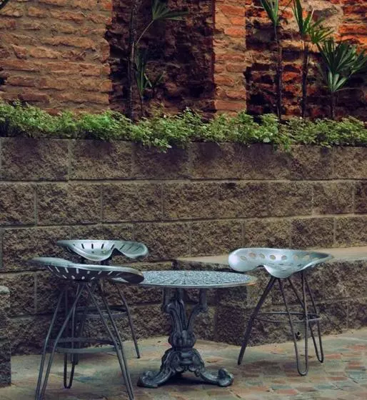 هتل La Rozada Suites