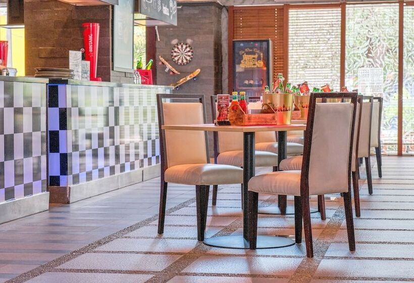 בית מלון כפרי Swissbel Mangga Besar