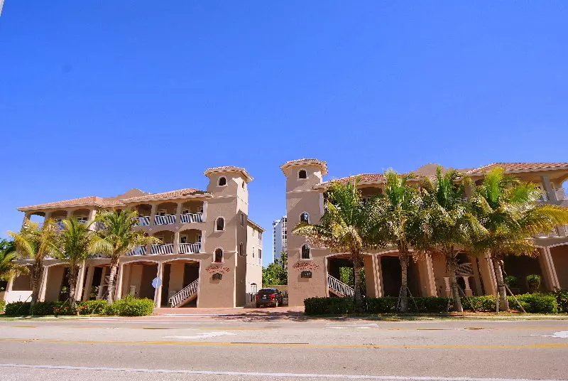 Universals White Cap Beachfront Apartments