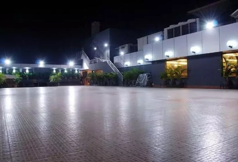 בית מלון כפרי Ambience Executive