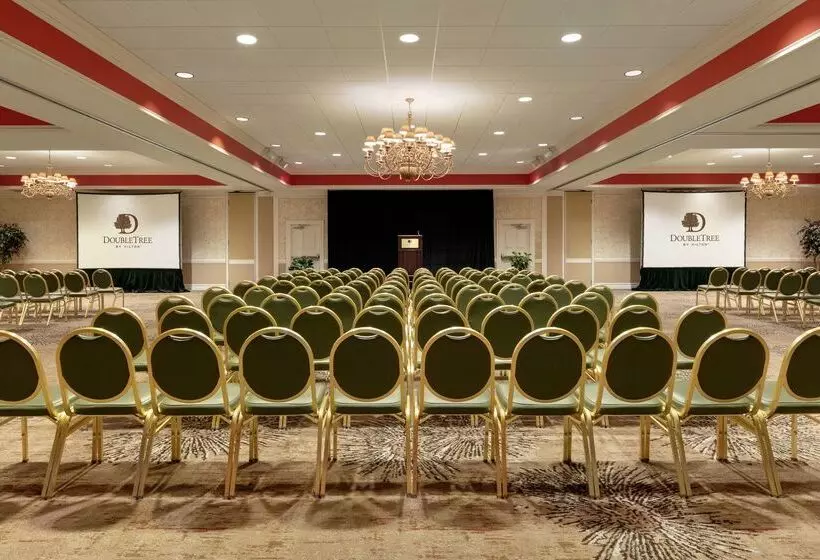 هتل Doubletree Resort By Hilton Lancaster