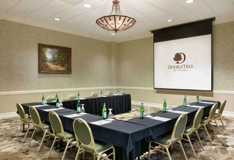 هتل Doubletree Resort By Hilton Lancaster