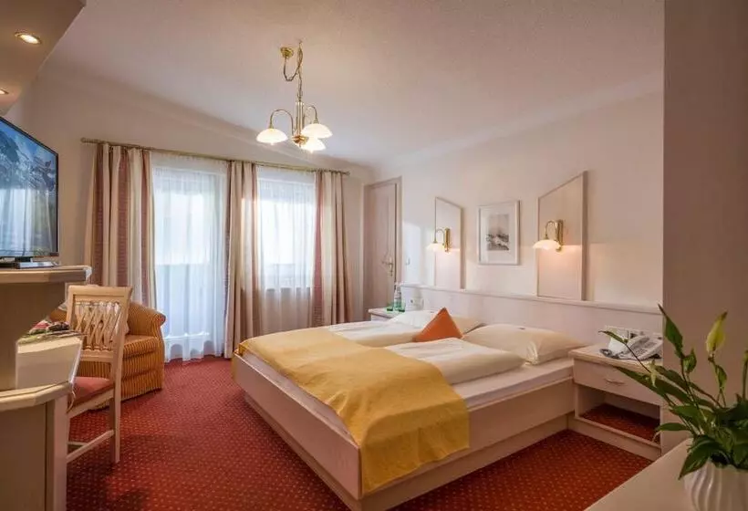 ホテル Garni Jakober