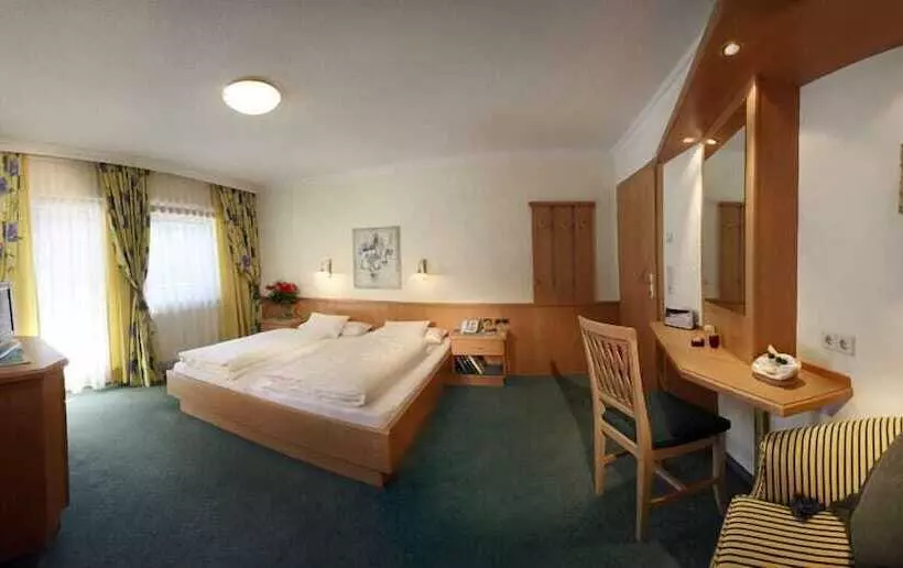 ホテル Garni Jakober