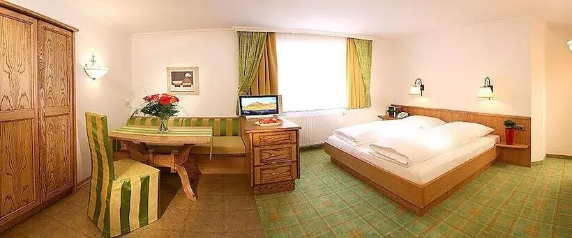 ホテル Garni Jakober