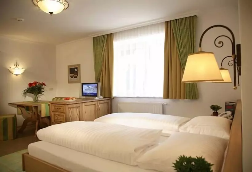 ホテル Garni Jakober