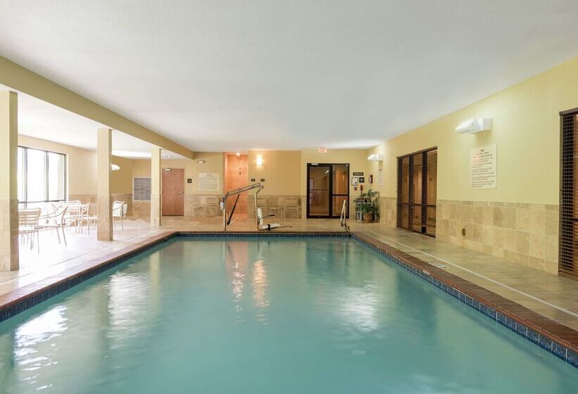 Отель Hampton Inn & Suites Mansfield South @ I 71