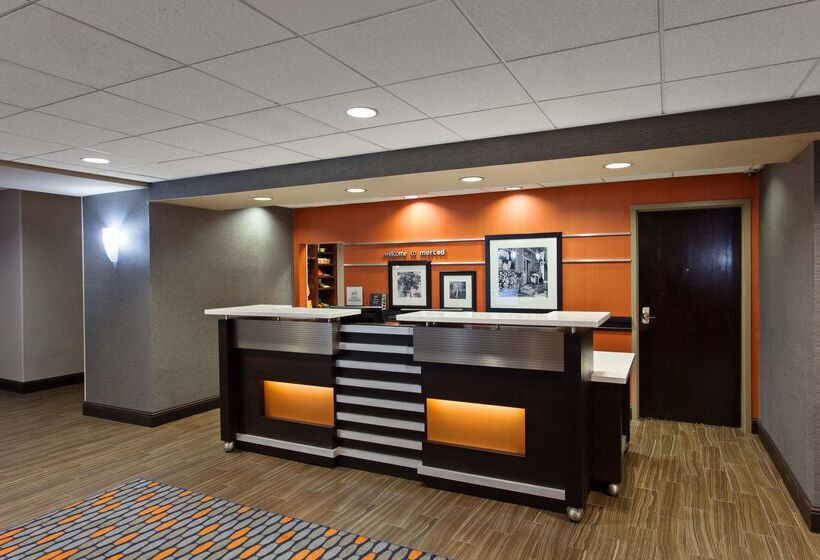 בית מלון כפרי Hampton Inn & Suites Merced