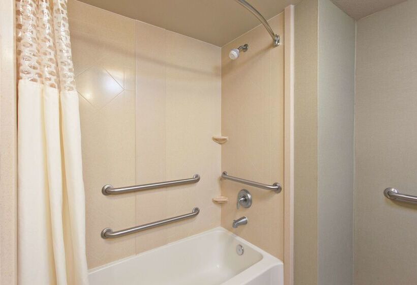 בית מלון כפרי Hampton Inn & Suites Merced