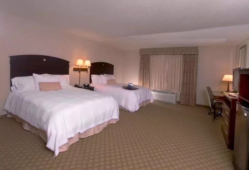 هتل Hampton Inn & Suites Farmington