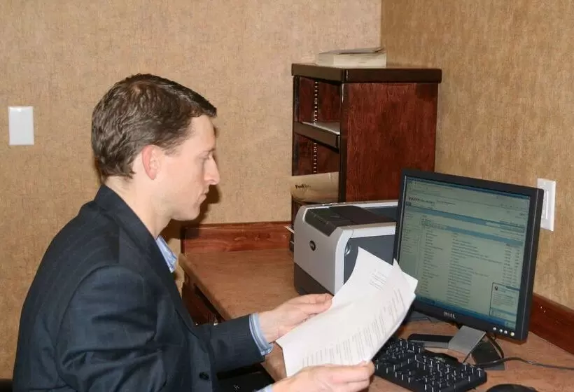 هتل Hampton Inn & Suites Farmington