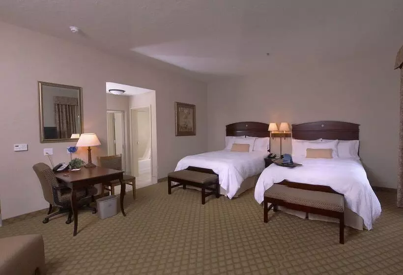 هتل Hampton Inn & Suites Farmington