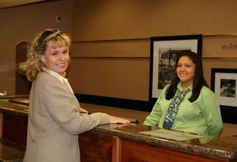 هتل Hampton Inn & Suites Farmington