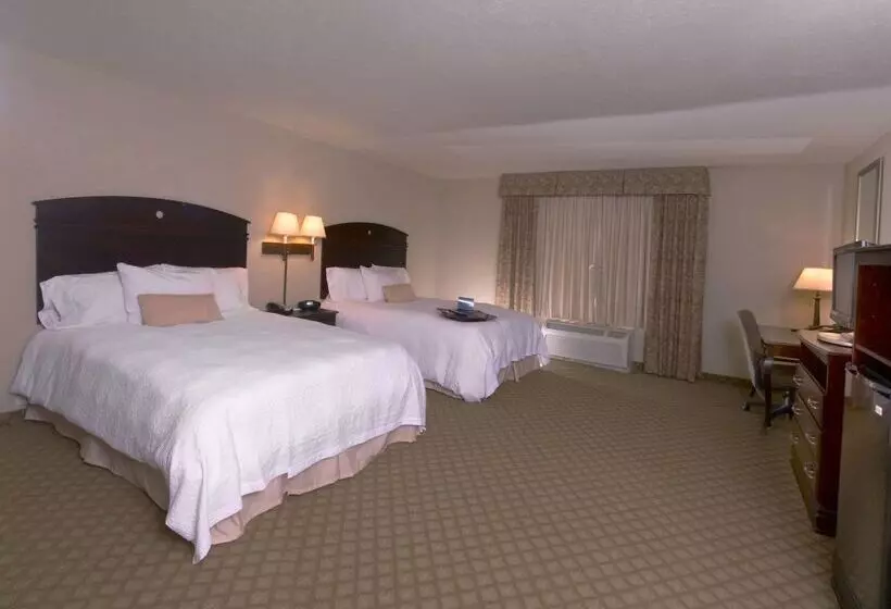 هتل Hampton Inn & Suites Farmington