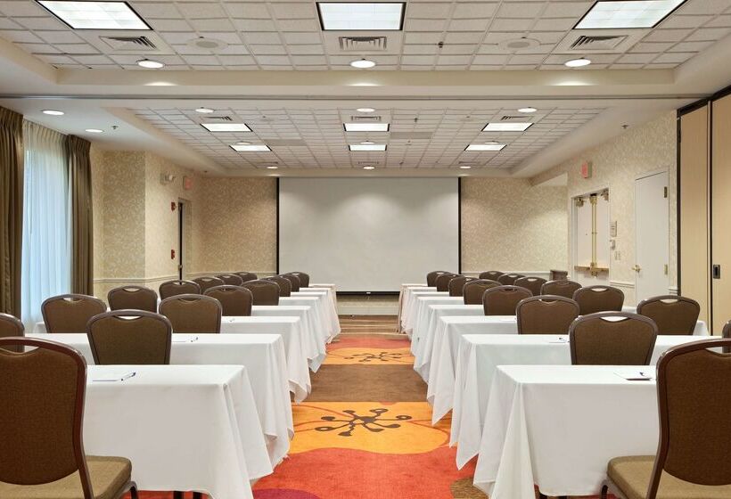 בית מלון כפרי Hilton Garden Inn Hoffman Estates