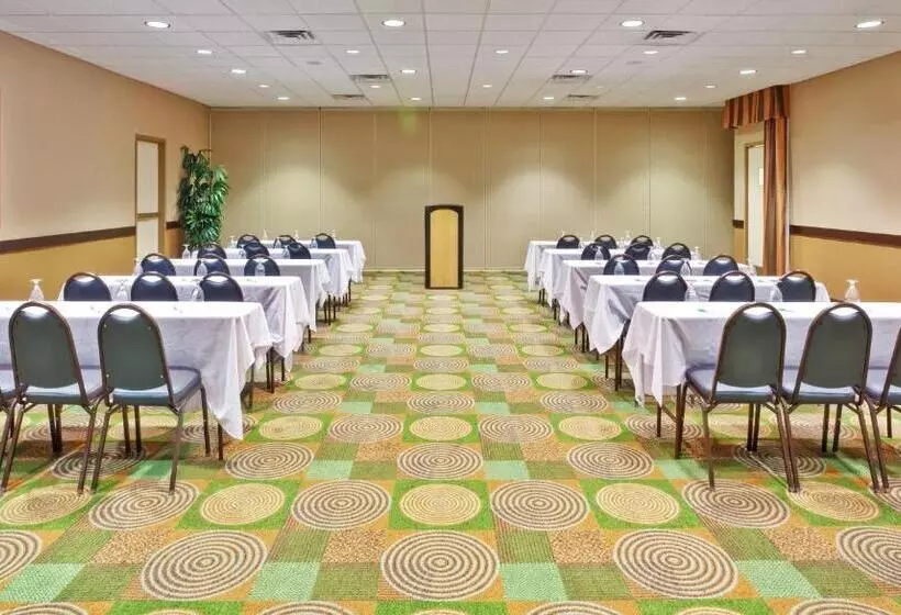 فندق Holiday Inn Bloomington University Area, An Ihg