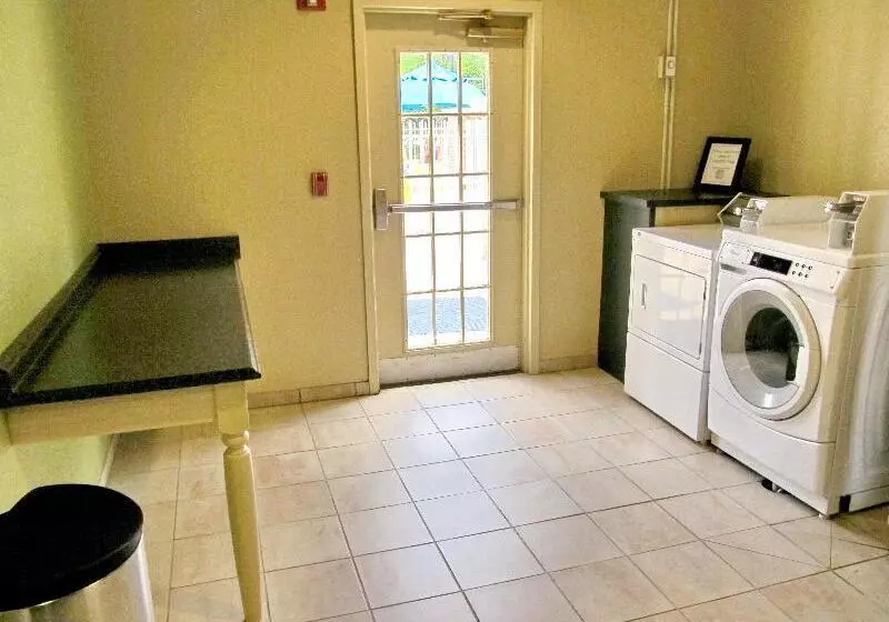 هتل Holiday Inn Express & Suites Jacksonville South   I 295, An Ihg