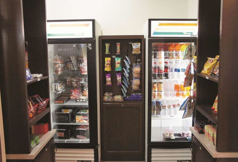 فندق La Quinta By Wyndham Alice