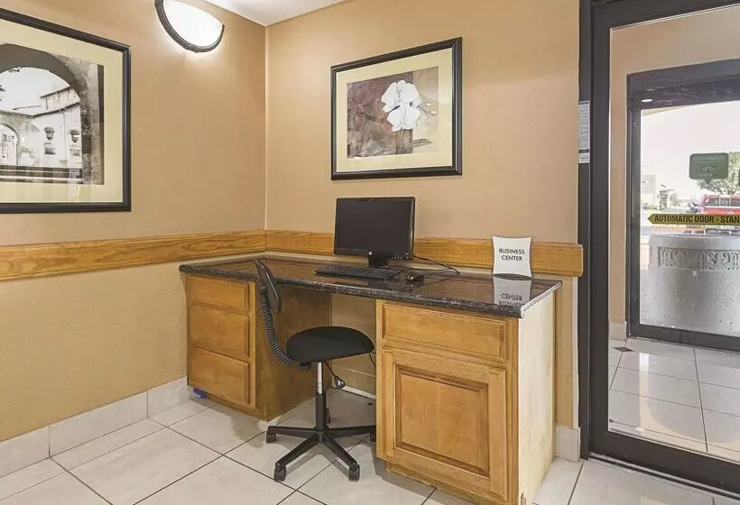 בית מלון כפרי La Quinta By Wyndham Alvarado