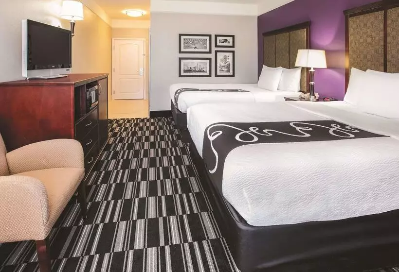 Hotelli Baymont By Wyndham Dallas South Desoto