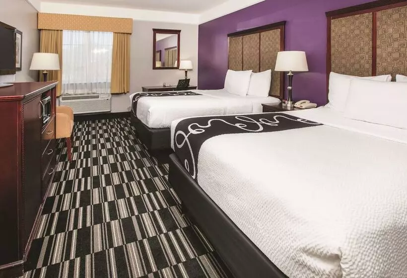 Hotelli Baymont By Wyndham Dallas South Desoto