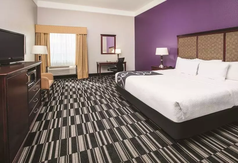 Hotelli Baymont By Wyndham Dallas South Desoto