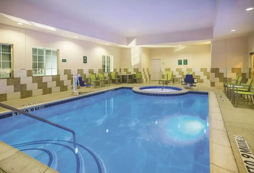 Hotelli Baymont By Wyndham Dallas South Desoto