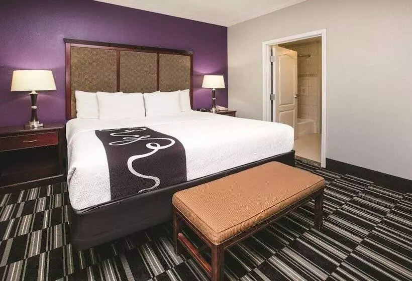 Hotelli Baymont By Wyndham Dallas South Desoto